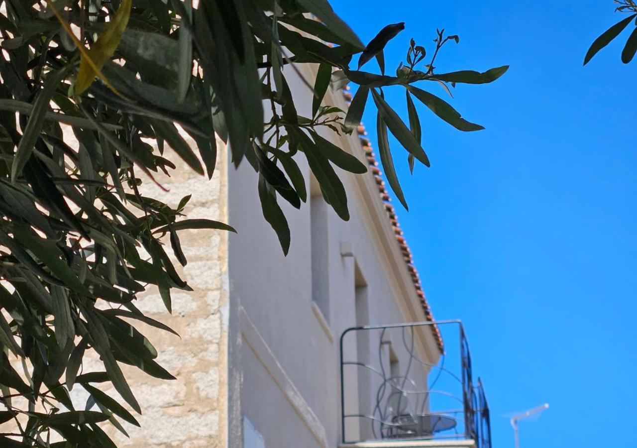 Rayuela Suites San Pantaleo Exterior foto